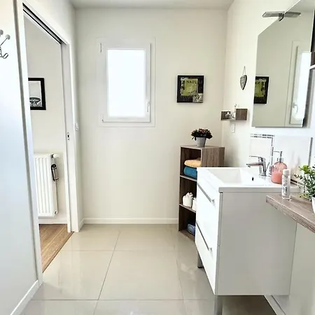 Holiday home La Maison Bleue - Plain-pied Proche Plages Et Caen *